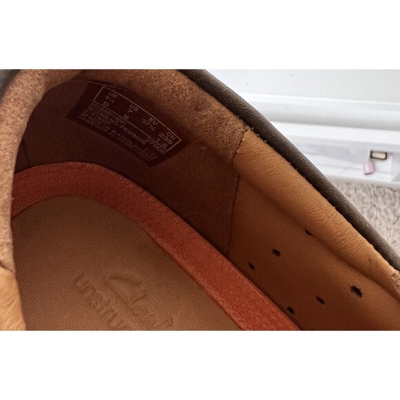 Clarks‎ Slip On Women's Un Loop Ave Taupe Size 7 26168671 - Picture 8 of 8